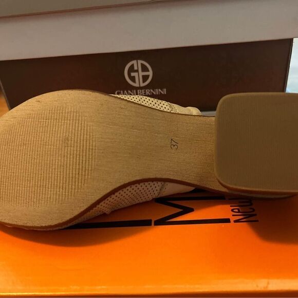 NWT Miz Mooz genuine leather ivory wedge sandals. New in the box! Size 7 - Picture 5 of 6